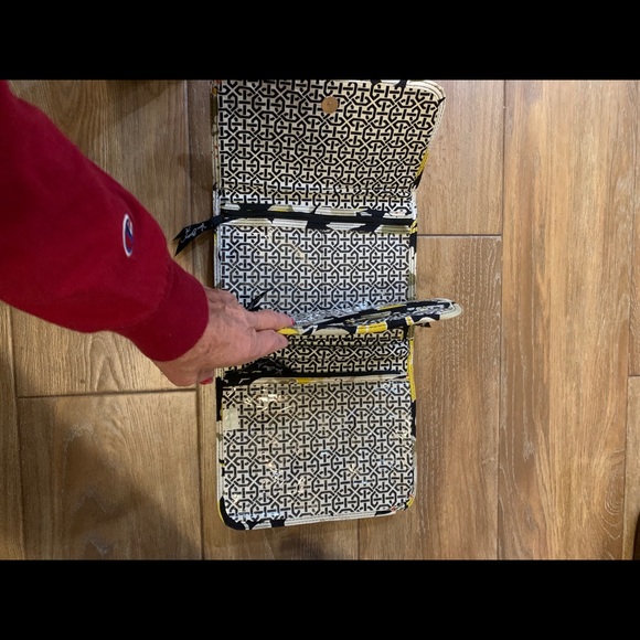 New Vera Bradley Makeup Bag - Picture 3 of 3